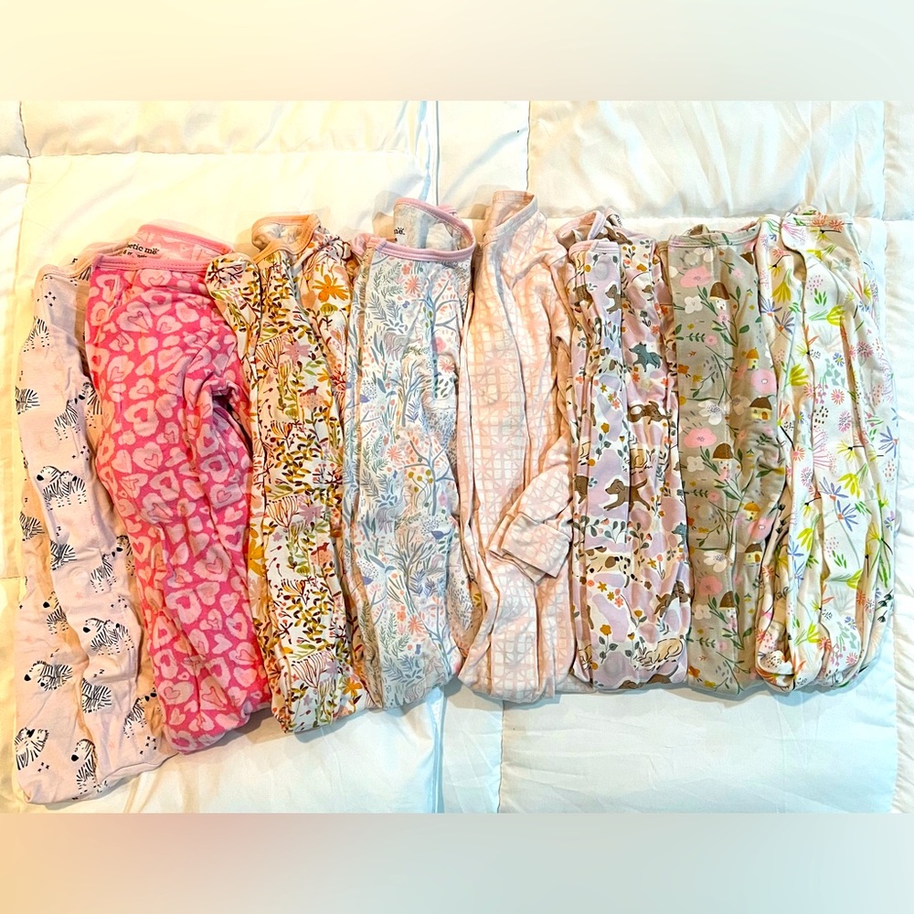 COPY - LOT of 9 MAGNETIC ME onsies girl 12-18M